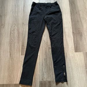 2/$5 Who Cares size small black leggings